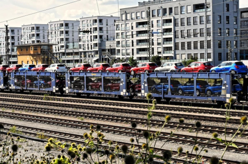 Antara Relokasi dan Revitalisasi: Mengoptimalkan Bantaran Rel melalui Hunian Vertikal | KF Map – Digital Map for Property and Infrastructure in Indonesia