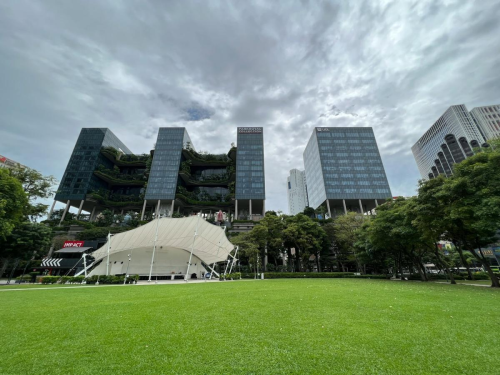 Mendorong Pembangunan Berkelanjutan melalui Gedung Bersertifikat Hijau | KF Map – Digital Map for Property and Infrastructure in Indonesia