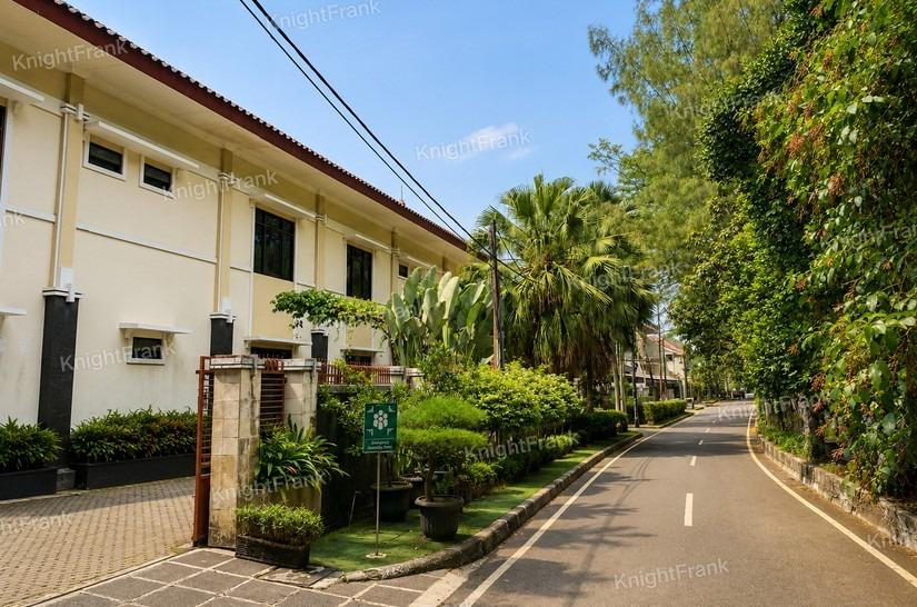 Knight Frank | For Sale Stand Alone Office Building 1,560 sqm in East Jakarta | Kayu Manis