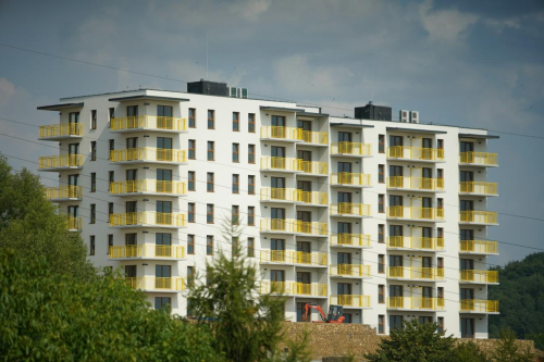 Bukan Apartemen, Bukan Juga Rumah Susun: Flat Sebagai Solusi Hunian Kelas Menengah di Jakarta | KF Map – Digital Map for Property and Infrastructure in Indonesia