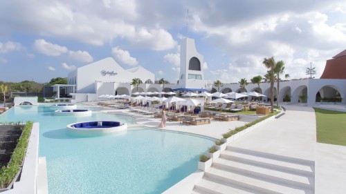 Café Del Mar, Beach Club | We provide Indonesia infrastructure map on various property sectors and data. Access property listings, infrastructure developments, news, and valuable transaction data for informed decisions.