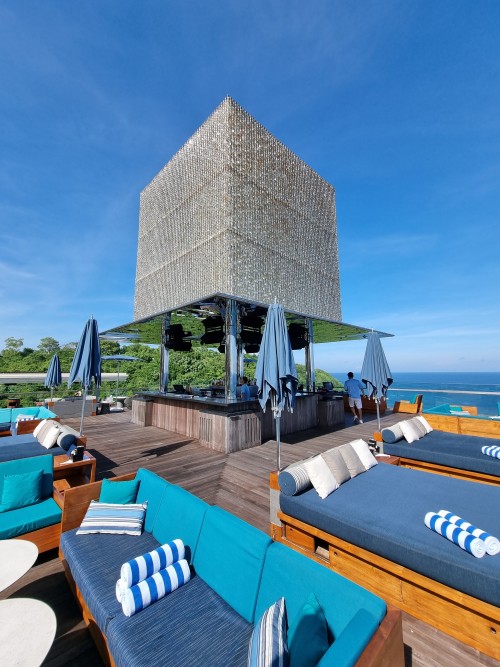 Omnia Dayclub, Beach Club | We provide Indonesia infrastructure map on various property sectors and data. Access property listings, infrastructure developments, news, and valuable transaction data for informed decisions.