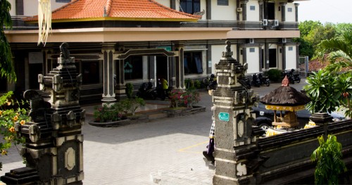 Shanti Graha Hospital, Hospital | We provide Indonesia infrastructure map on various property sectors and data. Access property listings, infrastructure developments, news, and valuable transaction data for informed decisions.