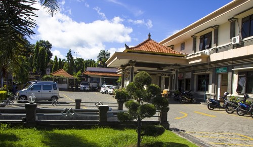 Shanti Graha Hospital, Hospital | We provide Indonesia infrastructure map on various property sectors and data. Access property listings, infrastructure developments, news, and valuable transaction data for informed decisions.
