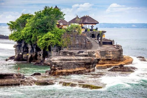Tanah Lot Temple, Landmark | We provide Indonesia infrastructure map on various property sectors and data. Access property listings, infrastructure developments, news, and valuable transaction data for informed decisions.