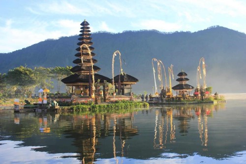 Ulun Danu Beratan Temple, Landmark | We provide Indonesia infrastructure map on various property sectors and data. Access property listings, infrastructure developments, news, and valuable transaction data for informed decisions.