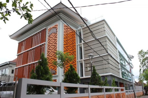 Completed office rent lease, sewa kantor, PT Karyadeka Pancamurni | We provide Indonesia infrastructure map on various property sectors and data. Access property listings, infrastructure developments, news, and valuable transaction data for informed decisions.