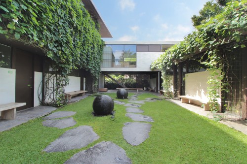 Clio Apartments, Service Rental Apartment | We provide Indonesia infrastructure map on various property sectors and data. Access property listings, infrastructure developments, news, and valuable transaction data for informed decisions.