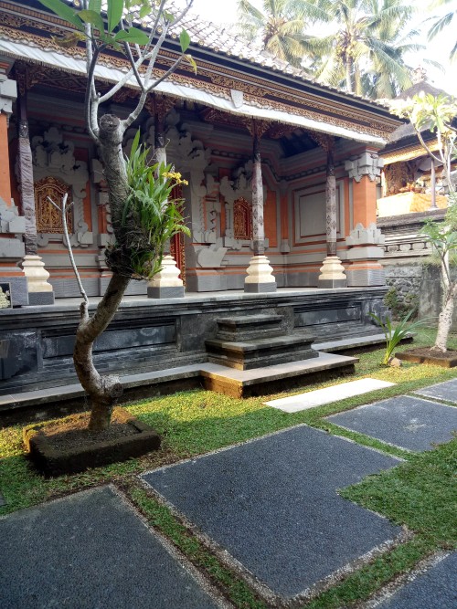 Kuta Reef Apartments, Service Rental Apartment | We provide Indonesia infrastructure map on various property sectors and data. Access property listings, infrastructure developments, news, and valuable transaction data for informed decisions.