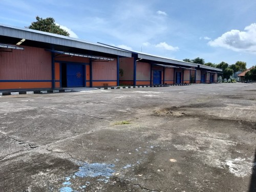 Jimbaran Warehouse berlokasi di Jl. Uluwatu II, Kecamatan Kuta Selatan, Kabupaten Badung, Provinsi Bali. Warehouse ini dikembangkan oleh Perusahaan Umum Bulog,...