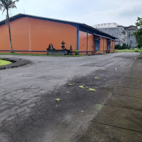 Kediri I Warehouse berlokasi di Jl. Wagimin, Kecamatan Kediri, Kabupaten Tabanan, Provinsi Bali. Warehouse ini dikembangkan oleh Perusahaan Umum Bulog, dengan l...