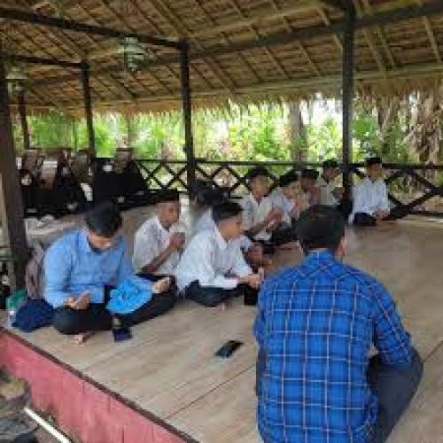 Integrated Hidayatullah Junior High School, Private School | We provide Indonesia infrastructure map on various property sectors and data. Access property listings, infrastructure developments, news, and valuable transaction data for informed decisions.