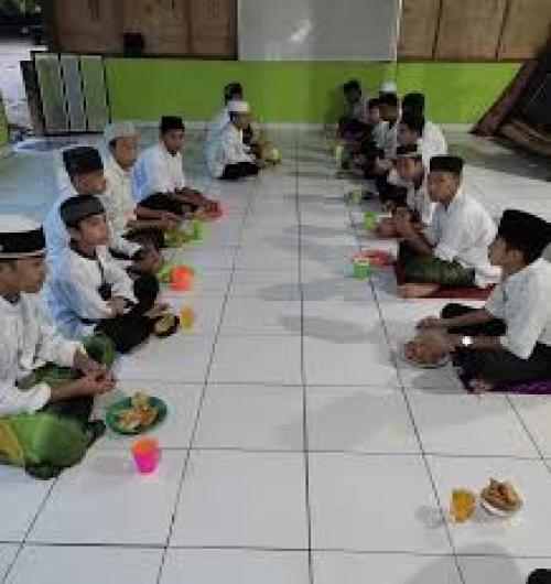 Integrated Hidayatullah Junior High School, Private School | We provide Indonesia infrastructure map on various property sectors and data. Access property listings, infrastructure developments, news, and valuable transaction data for informed decisions.