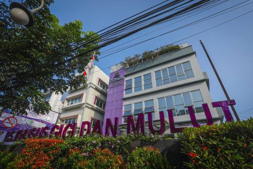 Specialized Hospital for Dental and Oral Care Bandung, Hospital | We provide Indonesia infrastructure map on various property sectors and data. Access property listings, infrastructure developments, news, and valuable transaction data for informed decisions.