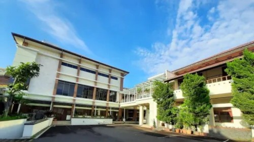 Bandung Independent School, International School | We provide Indonesia infrastructure map on various property sectors and data. Access property listings, infrastructure developments, news, and valuable transaction data for informed decisions.