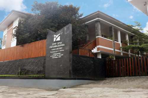 Mutiara Bunda Junior High School, Private School | We provide Indonesia infrastructure map on various property sectors and data. Access property listings, infrastructure developments, news, and valuable transaction data for informed decisions.
