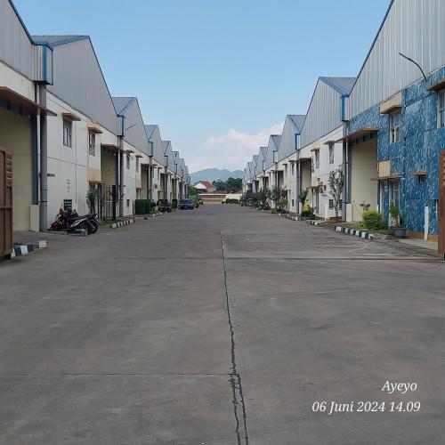 Katapang Indah Lestari ( KIL ) Warehouse, Warehouse, PT Katapang Indah Lestari · | We provide Indonesia infrastructure map on various property sectors and data. Access property listings, infrastructure developments, news, and valuable transaction data for informed decisions.