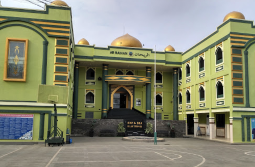 Ar Raihan Islamic Junior High School, Private School | We provide Indonesia infrastructure map on various property sectors and data. Access property listings, infrastructure developments, news, and valuable transaction data for informed decisions.