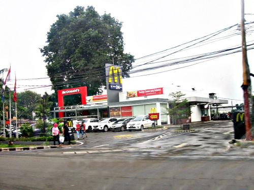 McDonald's Lodaya Bogor, Stand Alone Retail | We provide Indonesia infrastructure map on various property sectors and data. Access property listings, infrastructure developments, news, and valuable transaction data for informed decisions.