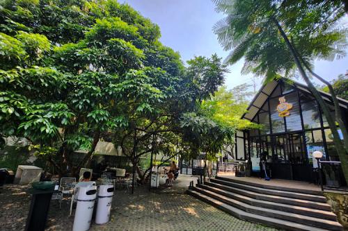 Kopi Nako Yasmin, Stand Alone Retail | We provide Indonesia infrastructure map on various property sectors and data. Access property listings, infrastructure developments, news, and valuable transaction data for informed decisions.