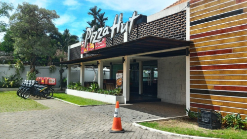 Pizza Hut Pahlawan Bogor, Stand Alone Retail | We provide Indonesia infrastructure map on various property sectors and data. Access property listings, infrastructure developments, news, and valuable transaction data for informed decisions.