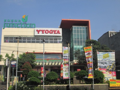 Bogor Junction merupakan salah satu pusat perbelanjaan yang terletak di Jl. Jend. Sudirman No. 11, Bogor. Bogor Junction berdiri pada tahun 2010 dibangun oleh Y...
