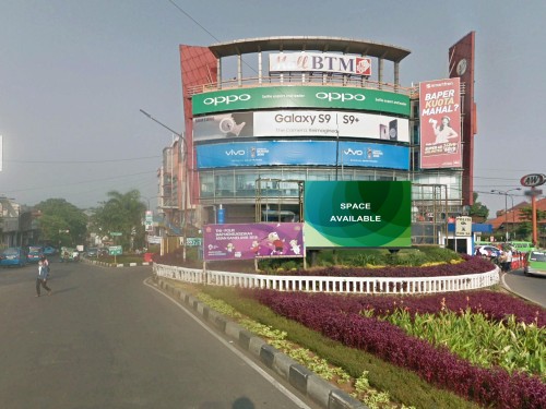 Bogor Trade Mall atau lebih dikenal dengan BTM merupakan pusat perbelanjaan yang terletak di Jalan Ir. H. Juanda, Kecamatan Bogor Tengah, Bogor. Pusat perbelanj...