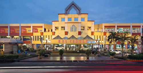 Cinere Mall merupakan pusat perbelanjaan yang terletak di Jalan Bukit Cinere Raya, Cinere, Depok. Pusat perbelanjaan ini dibangun oleh PT. Megapolitan Developme...