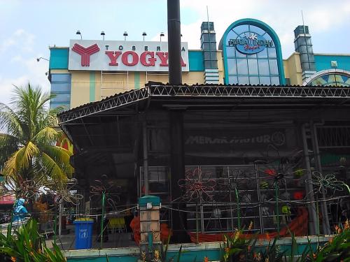 Yogya Cimanggu Mall, Leased Retail, PT AKUR PRATAMA | We provide Indonesia infrastructure map on various property sectors and data. Access property listings, infrastructure developments, news, and valuable transaction data for informed decisions.