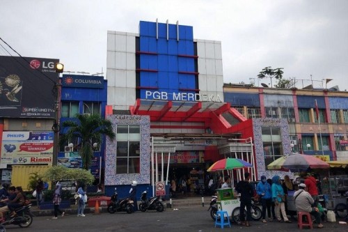 Pusat Grosir Bogor Merdeka merupakan salah satu pusat perbelanjaan yang terletak di Jl. Merdeka, Bogor Tengah, Kota Bogor. Pusat Grosir Bogor Merdeka berdiri pa...