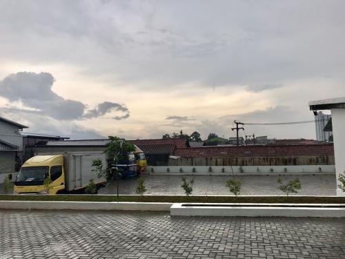 DC Aksesmu Bogor Warehouse, Warehouse, PT Sumber Trijaya Lestari | We provide Indonesia infrastructure map on various property sectors and data. Access property listings, infrastructure developments, news, and valuable transaction data for informed decisions.