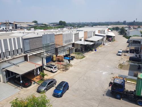 Commpark Warehouse, Warehouse, PT Misaya Properindo | We provide Indonesia infrastructure map on various property sectors and data. Access property listings, infrastructure developments, news, and valuable transaction data for informed decisions.
