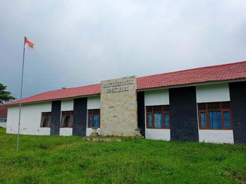 Al Hidayah Bima City Senior High School, Private School | We provide Indonesia infrastructure map on various property sectors and data. Access property listings, infrastructure developments, news, and valuable transaction data for informed decisions.
