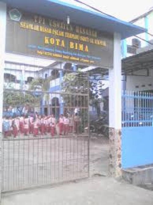 Integrated Al Hikmah Elementary School, Private School | We provide Indonesia infrastructure map on various property sectors and data. Access property listings, infrastructure developments, news, and valuable transaction data for informed decisions.