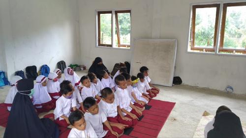Integrated Delima Elementary School, Private School | We provide Indonesia infrastructure map on various property sectors and data. Access property listings, infrastructure developments, news, and valuable transaction data for informed decisions.