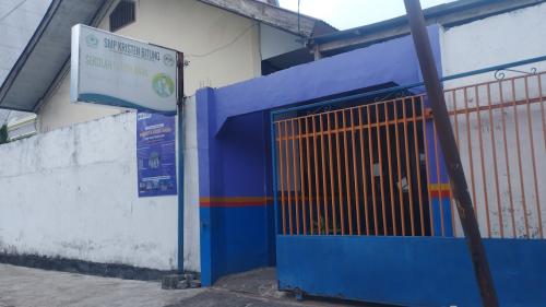 Christian Junior High School, Private School | We provide Indonesia infrastructure map on various property sectors and data. Access property listings, infrastructure developments, news, and valuable transaction data for informed decisions.