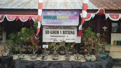 GMIM 1 Elementary School, Private School | We provide Indonesia infrastructure map on various property sectors and data. Access property listings, infrastructure developments, news, and valuable transaction data for informed decisions.