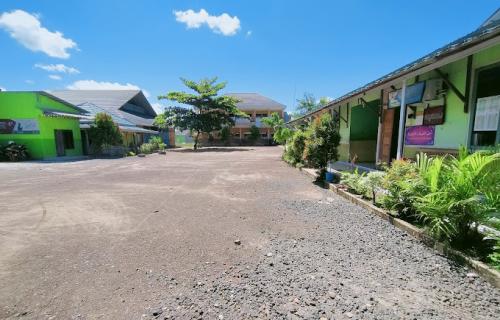 Integrated Ar Rahman Junior High School, Private School | We provide Indonesia infrastructure map on various property sectors and data. Access property listings, infrastructure developments, news, and valuable transaction data for informed decisions.