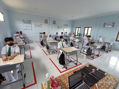 Islamic Al Azhar 47 Banjarbaru Junior High School, Private School | We provide Indonesia infrastructure map on various property sectors and data. Access property listings, infrastructure developments, news, and valuable transaction data for informed decisions.