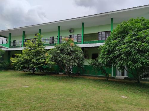 Islamic Al Azhar 47 Banjarbaru Junior High School, Private School | We provide Indonesia infrastructure map on various property sectors and data. Access property listings, infrastructure developments, news, and valuable transaction data for informed decisions.