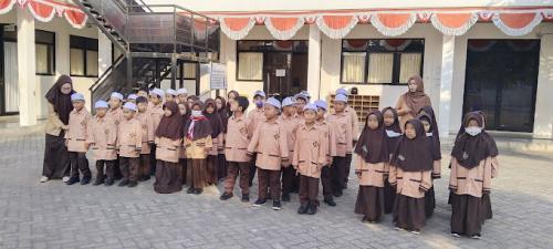 Al Halaby Islamic Elementary School, Private School | We provide Indonesia infrastructure map on various property sectors and data. Access property listings, infrastructure developments, news, and valuable transaction data for informed decisions.
