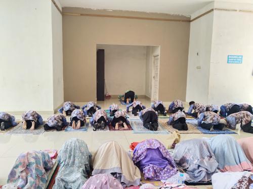 Al Halaby Islamic Elementary School, Private School | We provide Indonesia infrastructure map on various property sectors and data. Access property listings, infrastructure developments, news, and valuable transaction data for informed decisions.