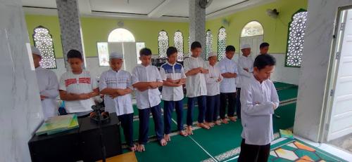 Islamic Hidayatul Quran Boarding School Banjar Baru Junior High School, Private School | We provide Indonesia infrastructure map on various property sectors and data. Access property listings, infrastructure developments, news, and valuable transaction data for informed decisions.