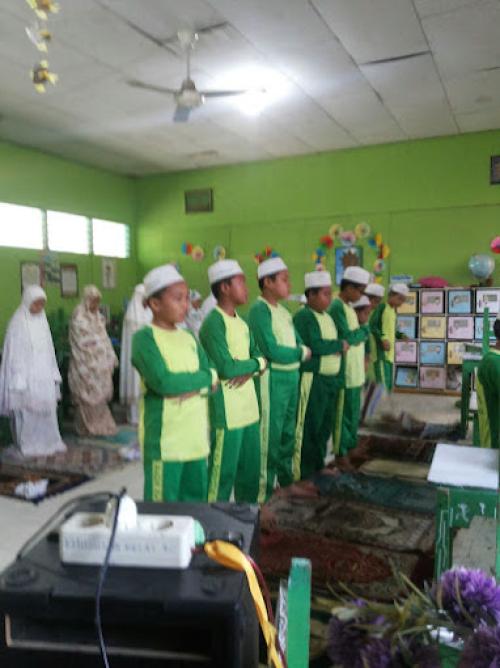 Islamic Al Manshur Elementary School, Private School | We provide Indonesia infrastructure map on various property sectors and data. Access property listings, infrastructure developments, news, and valuable transaction data for informed decisions.