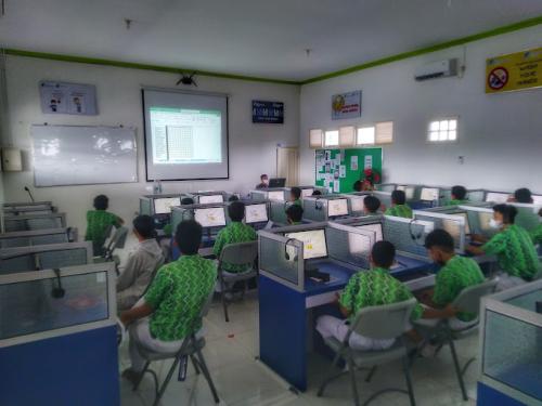 Integrated Robbani Junior High School, Private School | We provide Indonesia infrastructure map on various property sectors and data. Access property listings, infrastructure developments, news, and valuable transaction data for informed decisions.