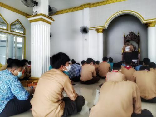 Integrated Robbani Junior High School, Private School | We provide Indonesia infrastructure map on various property sectors and data. Access property listings, infrastructure developments, news, and valuable transaction data for informed decisions.