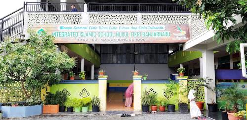 Integrated Nurul Fikri Banjarbaru Elementary School, Private School | We provide Indonesia infrastructure map on various property sectors and data. Access property listings, infrastructure developments, news, and valuable transaction data for informed decisions.