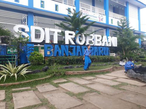 Integrated Robbani Elementary School, Private School | We provide Indonesia infrastructure map on various property sectors and data. Access property listings, infrastructure developments, news, and valuable transaction data for informed decisions.