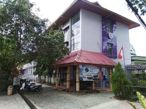 Evangelical Kalimantan Church Theological College, University | We provide Indonesia infrastructure map on various property sectors and data. Access property listings, infrastructure developments, news, and valuable transaction data for informed decisions.