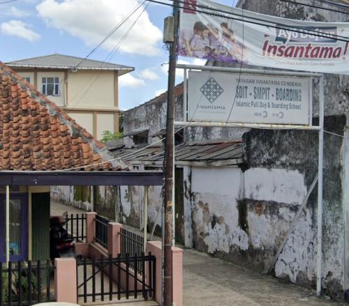 Insantama Integrated Islamic Junior High School, Private School | We provide Indonesia infrastructure map on various property sectors and data. Access property listings, infrastructure developments, news, and valuable transaction data for informed decisions.
